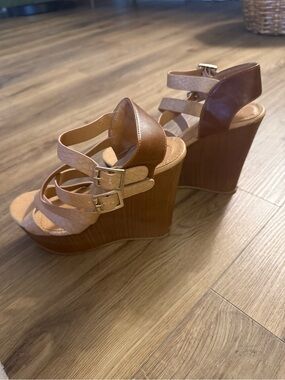 Neutral Tan & Beige Women's Wedge Sandals with Buckle Straps